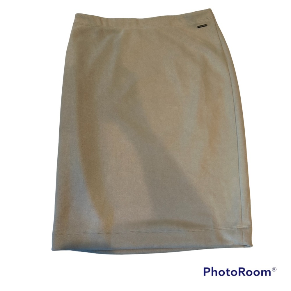 T Tahari cream faux leather soft mini skirt cream beige